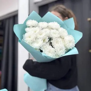 Букет из белых хризантем